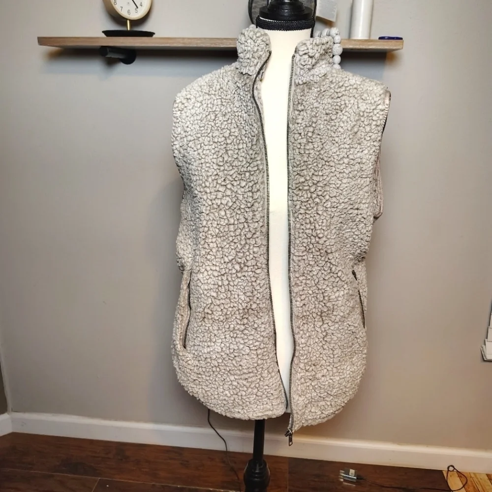Thread Supply Women's Fleece Vest - Light Gray